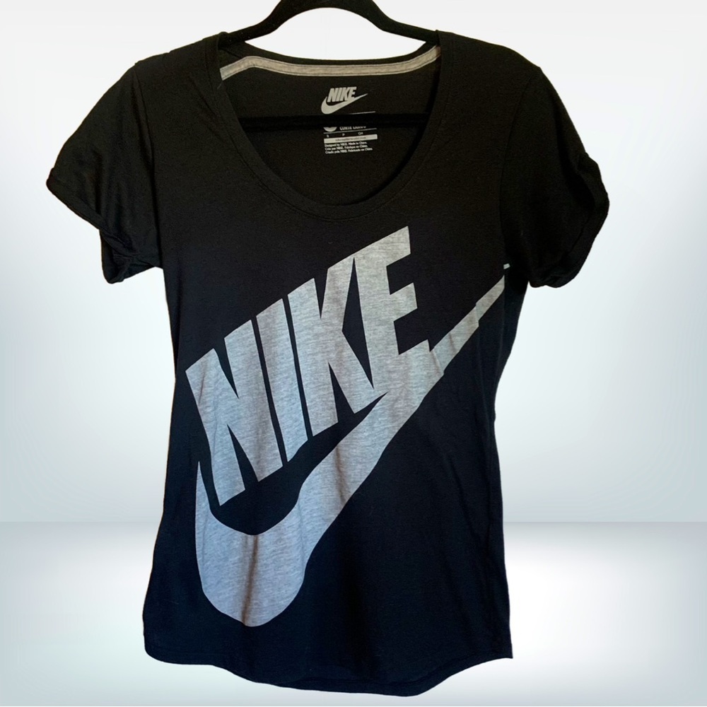 Nike Scoop Neck Grey Black Loose Fit Tee, size S